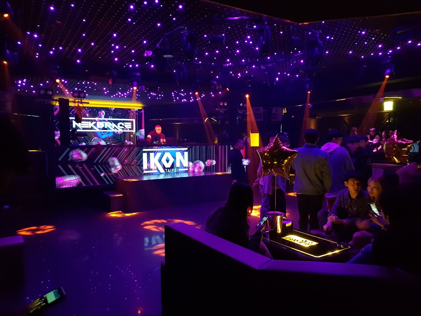 台北必去酒吧：IKON